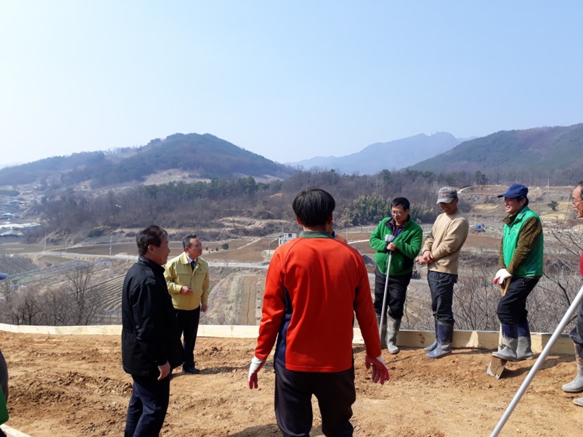 1.은풍면 새마을지도자회, 자조협동사업으로 농로포장 시행